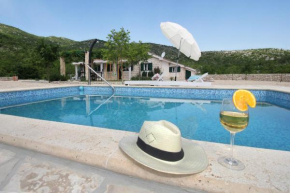Villa with pool near Makarska